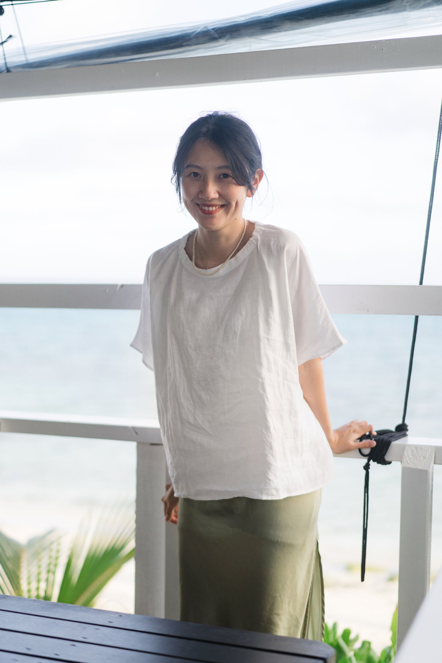 Batwing sleeve shirt in white, 100% linen