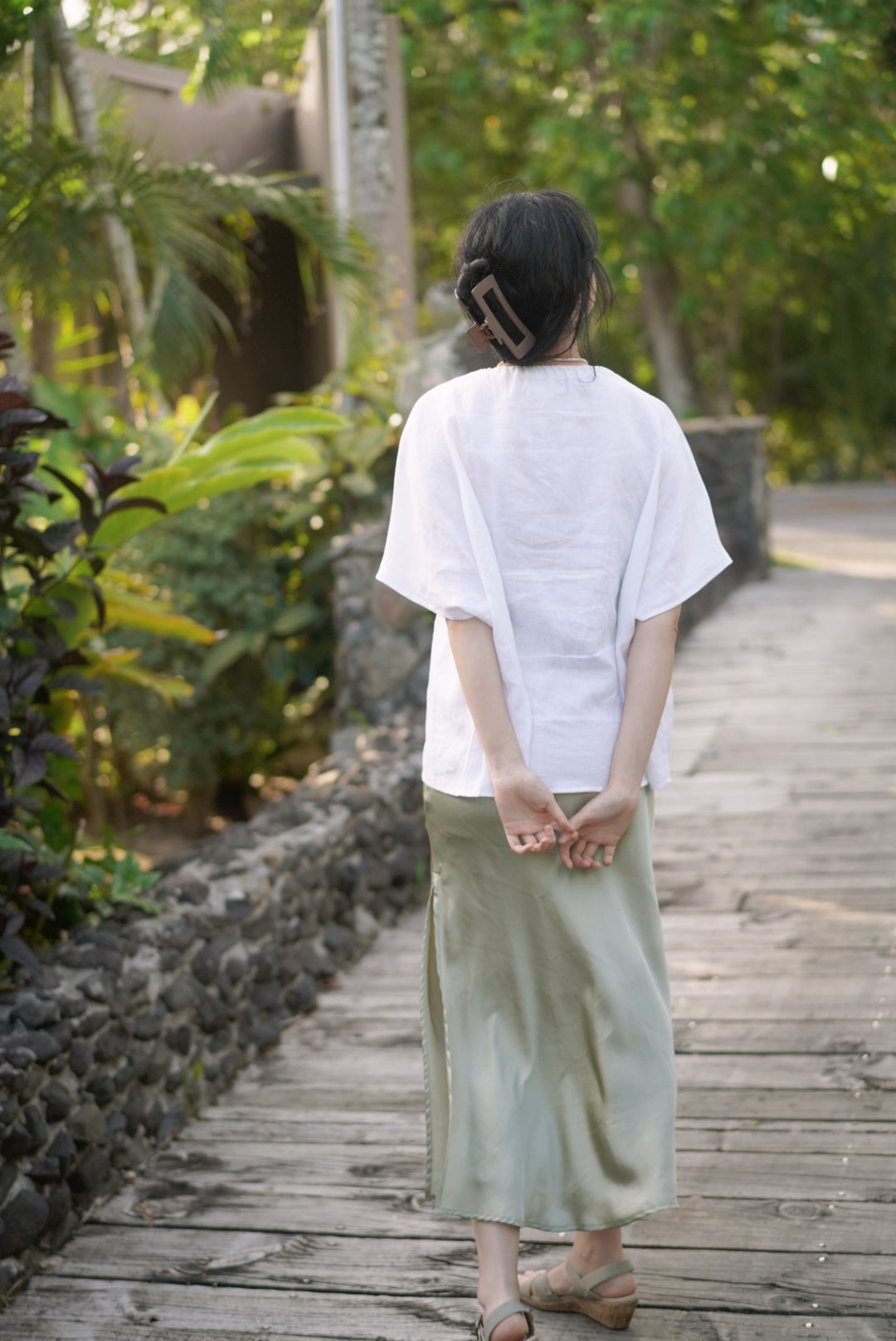 Batwing sleeve shirt in white, 100% linen