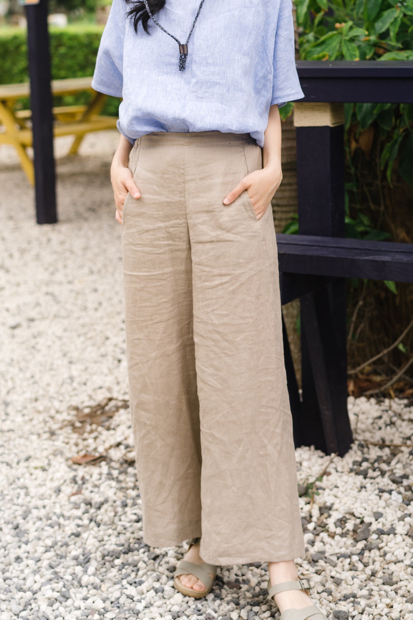 Stretchy wide leg pants in natural, 100% linen