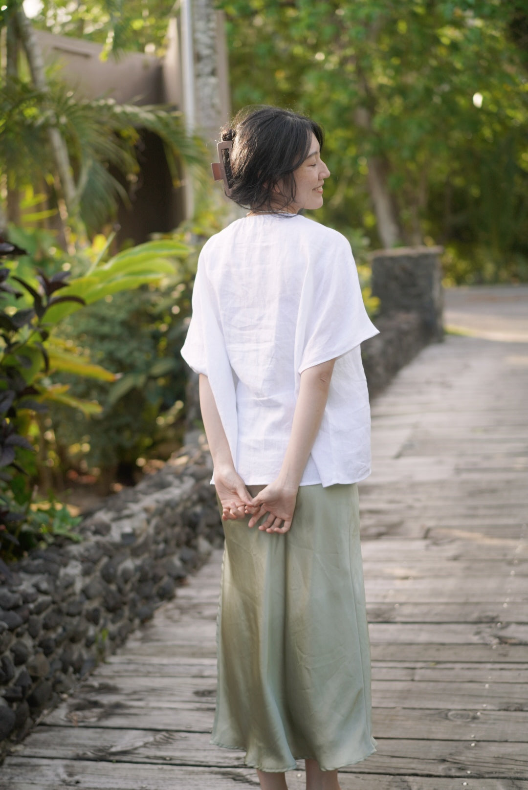 Batwing sleeve shirt in white, 100% linen