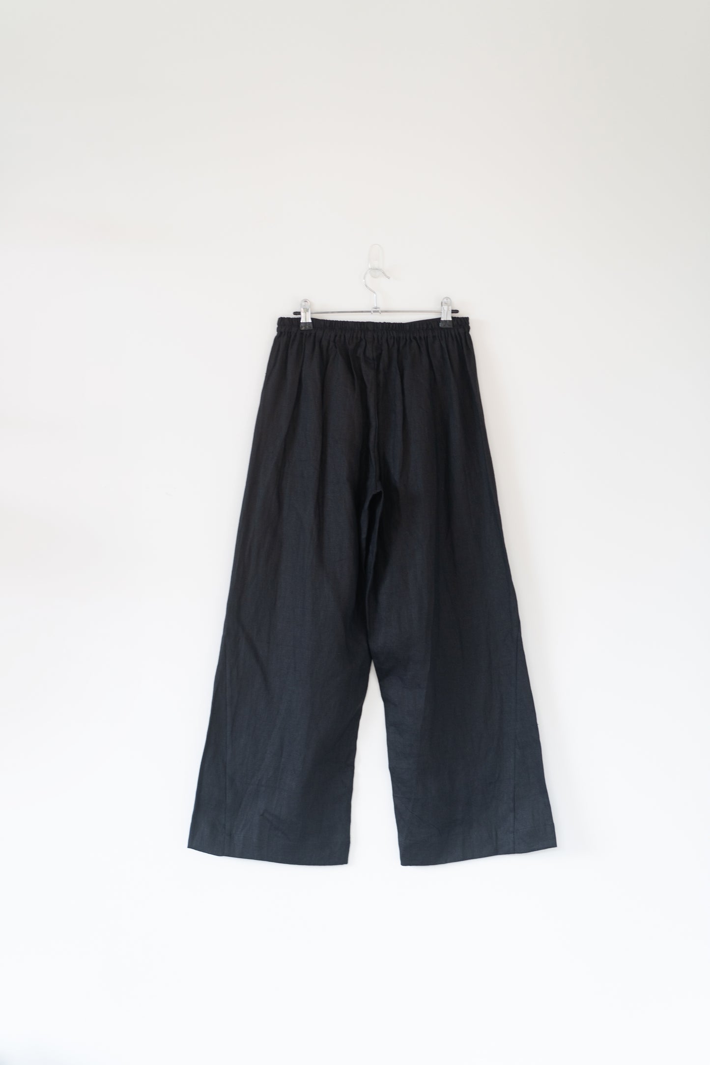 Stretchy wide leg pants in black, 100% linen