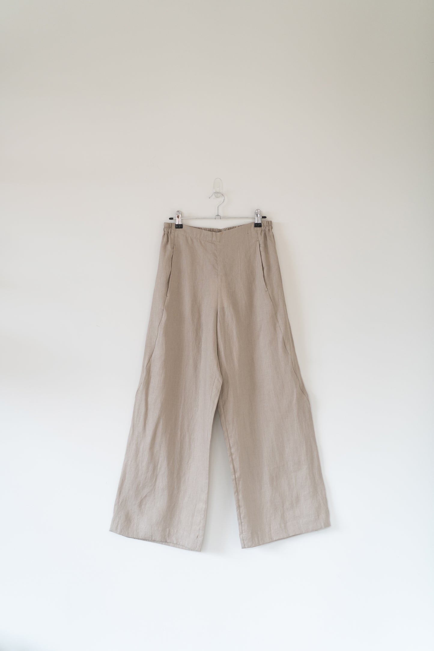 Stretchy wide leg pants in natural, 100% linen