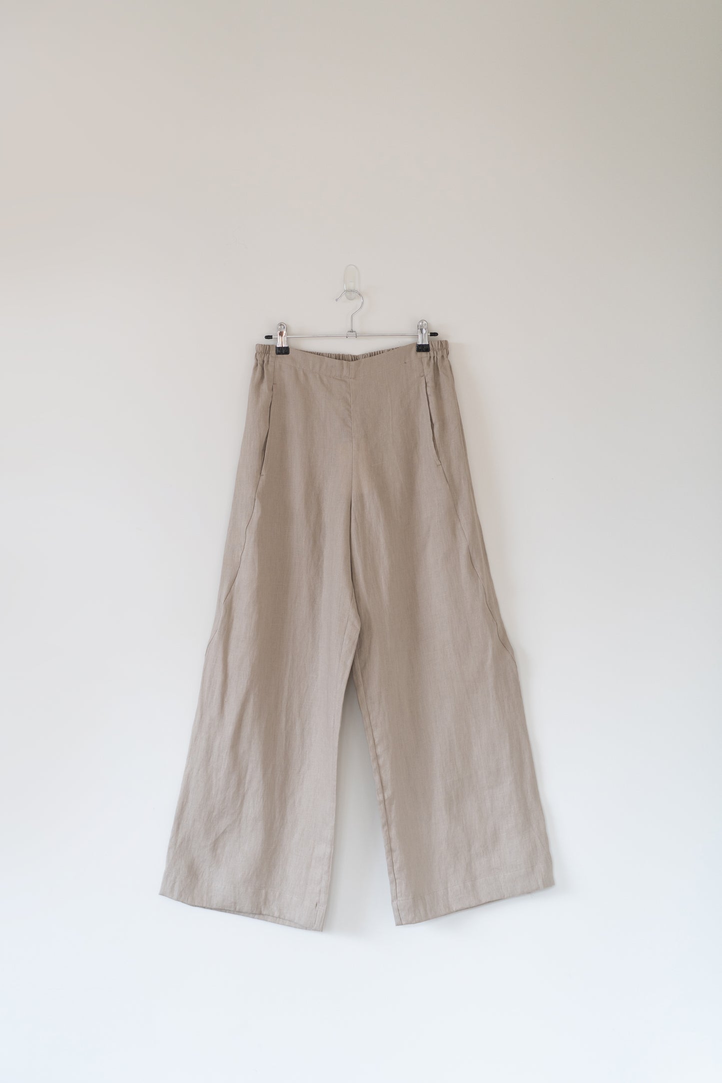 Stretchy wide leg pants in natural, 100% linen