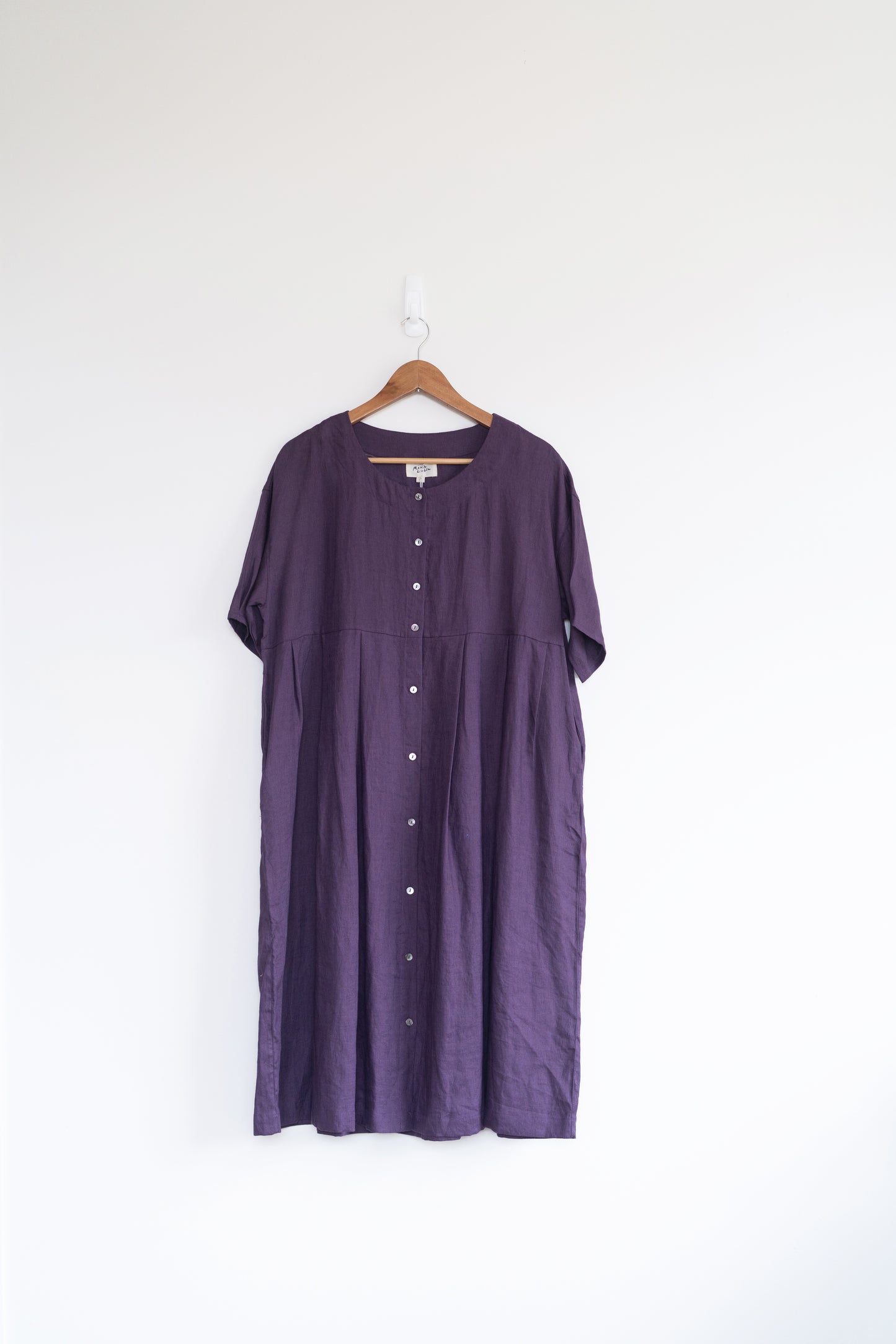 Pleated buttoned tee dress in purple, 100% linen