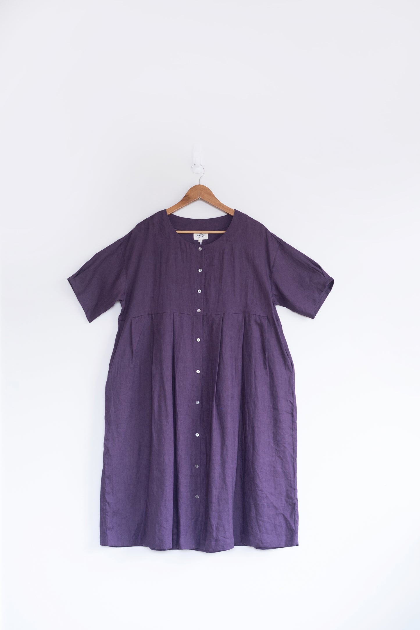 Pleated buttoned tee dress in purple, 100% linen