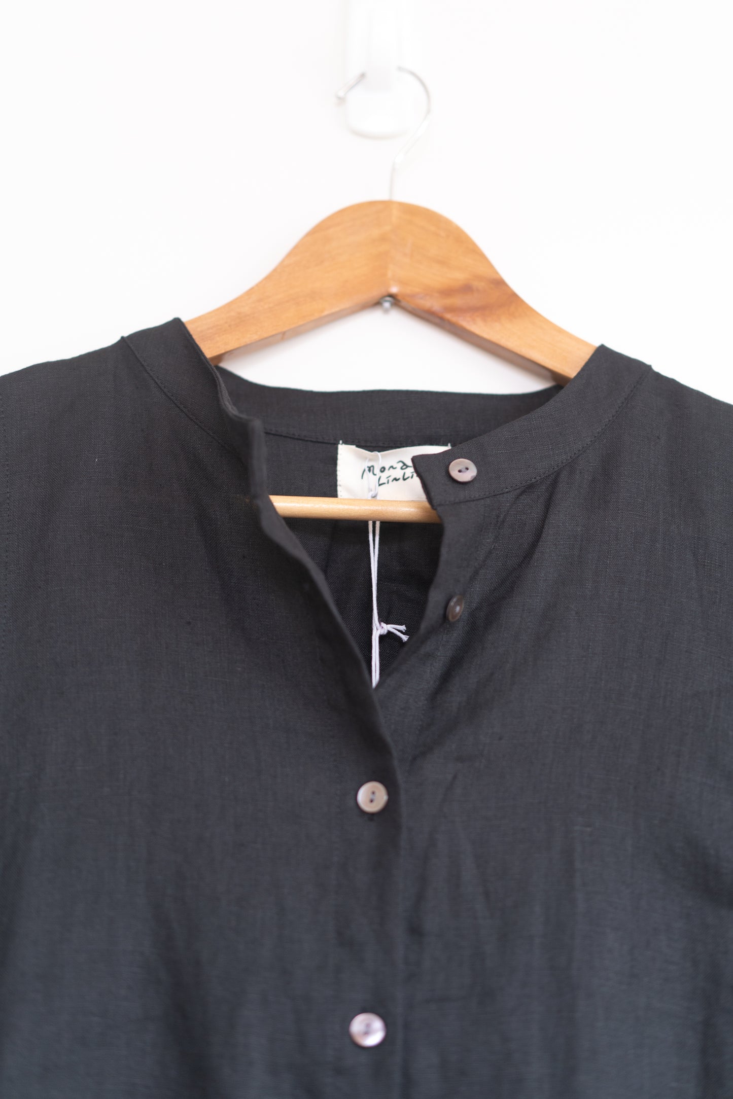 Balloon sleeve shirt in black, 100% linen