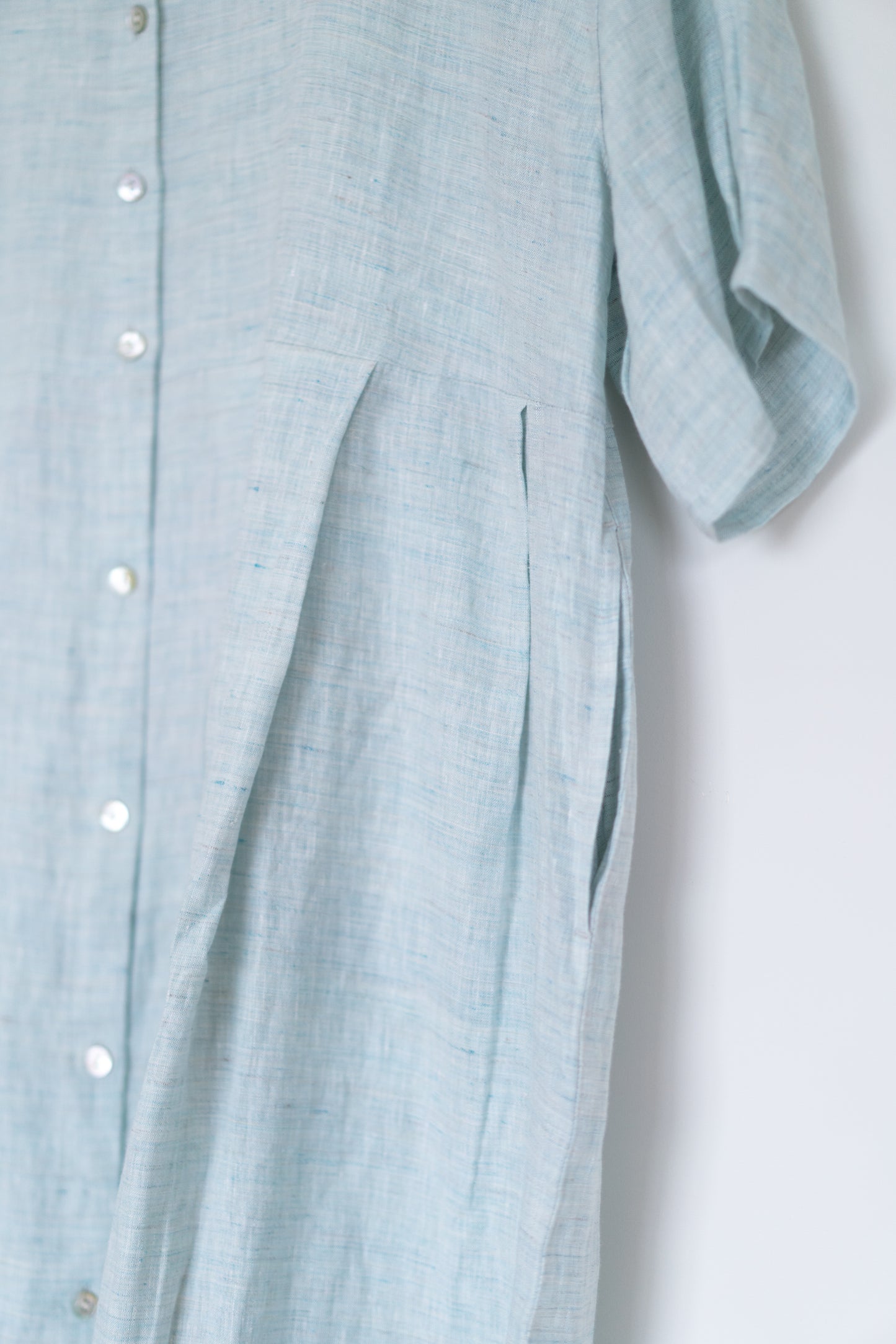 Pleated buttoned tee dress in mixed mint, 100% linen