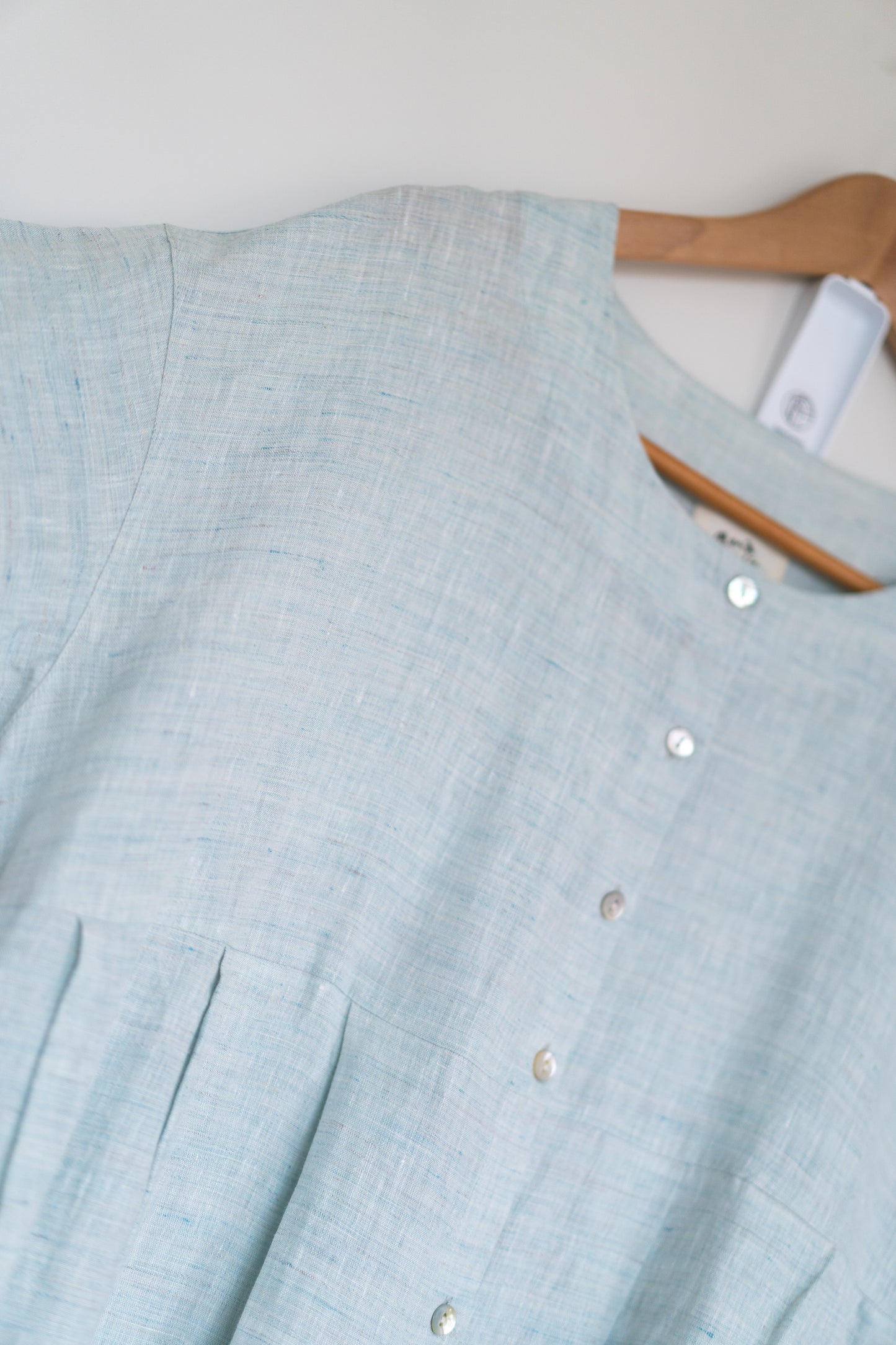 Pleated buttoned tee dress in mixed mint, 100% linen