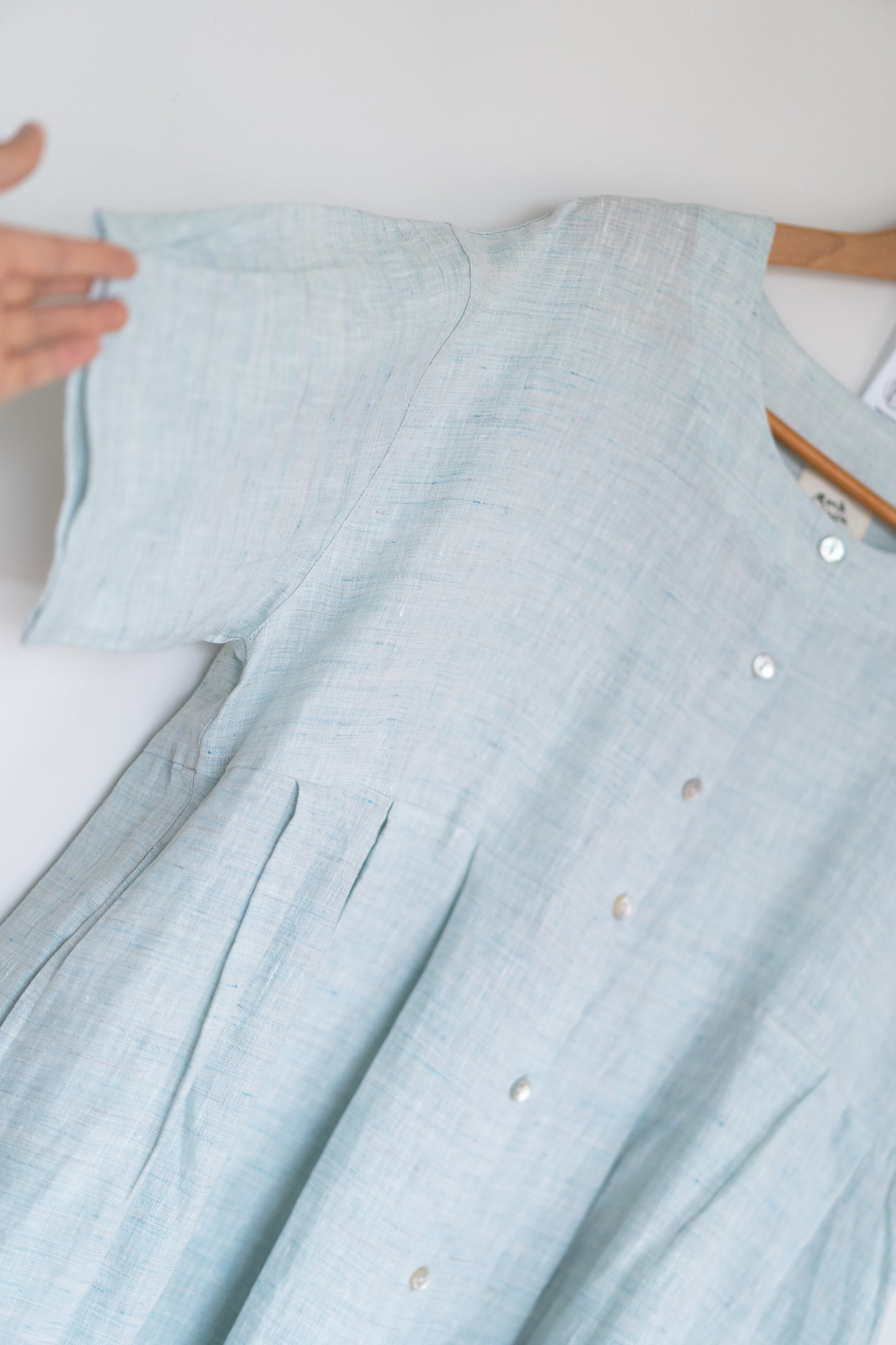 Pleated buttoned tee dress in mixed mint, 100% linen