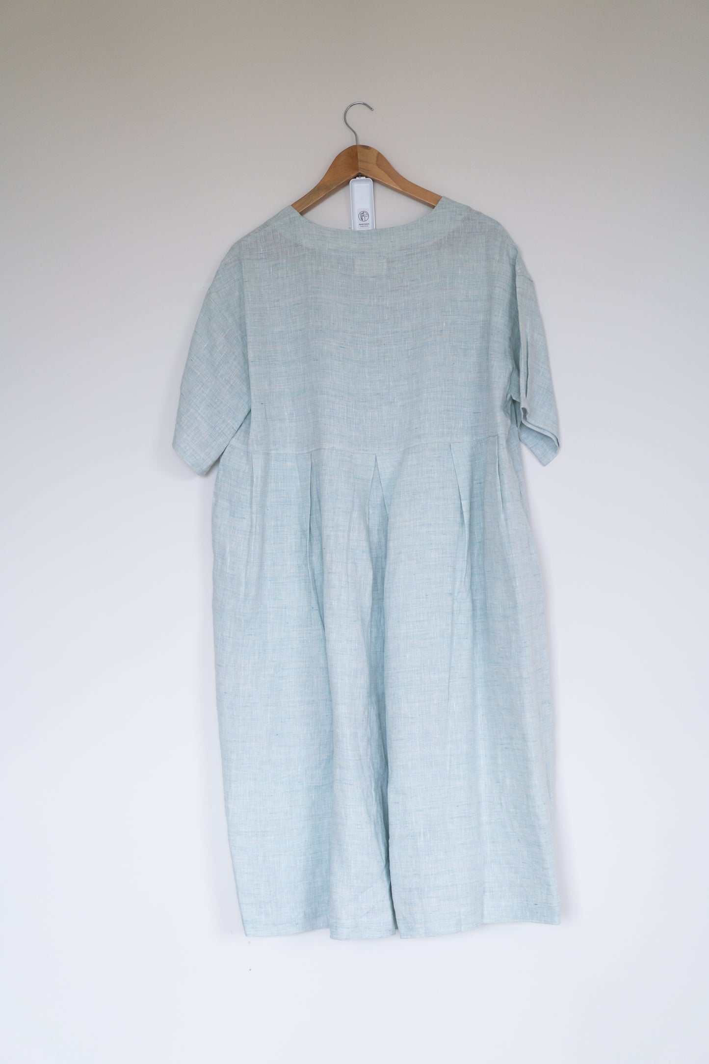 Pleated buttoned tee dress in mixed mint, 100% linen