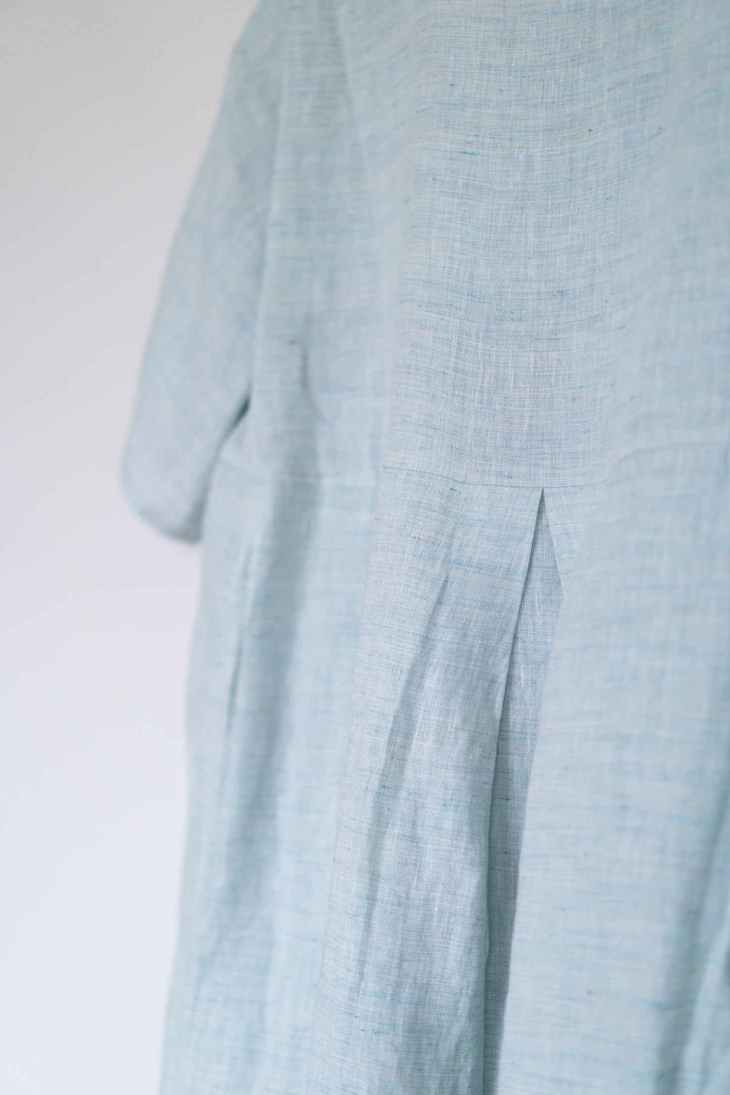 Pleated buttoned tee dress in mixed mint, 100% linen