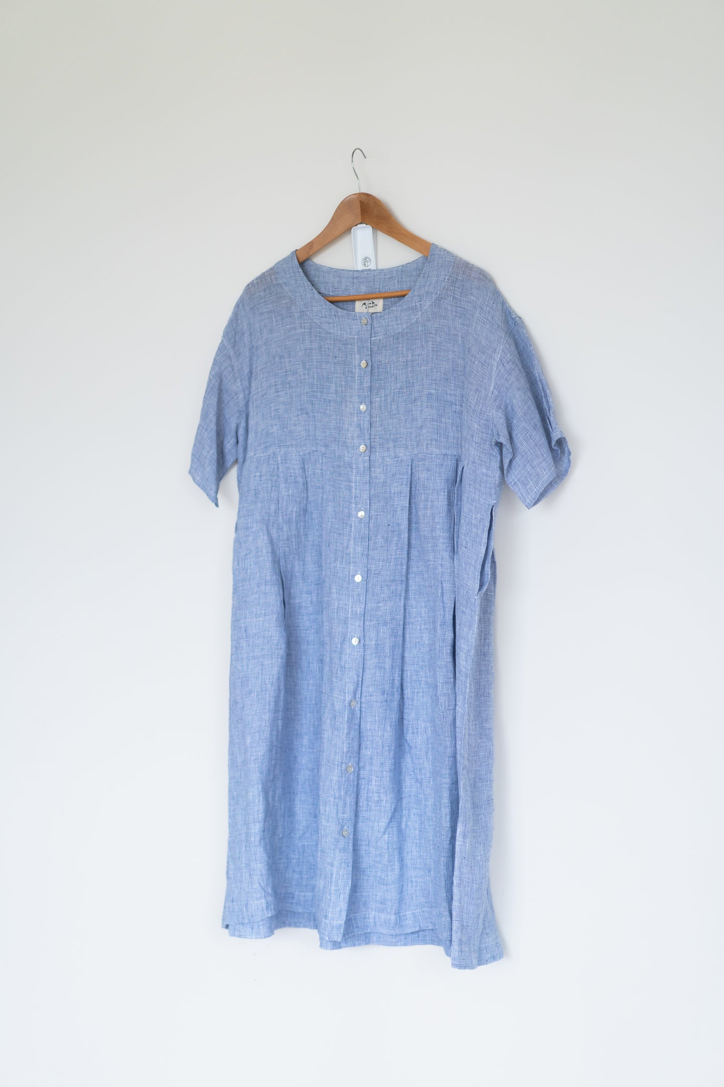 Pleated buttoned tee dress in blue houndstooth, 100% linen