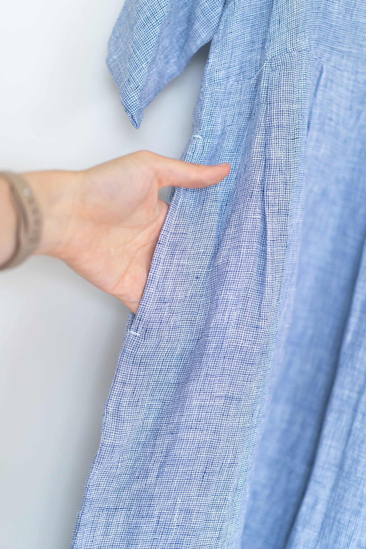 Pleated buttoned tee dress in blue houndstooth, 100% linen