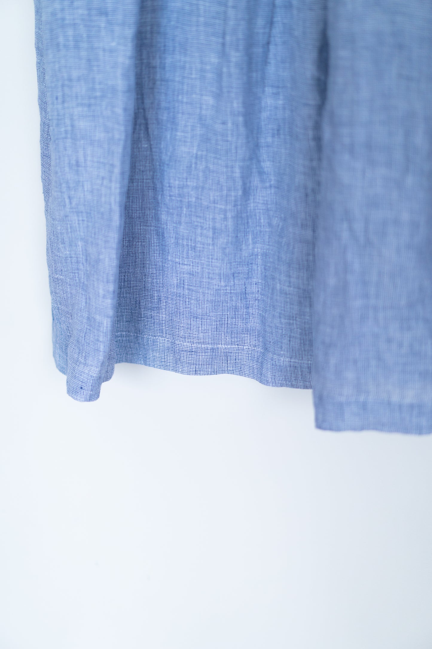 Pleated buttoned tee dress in blue houndstooth, 100% linen