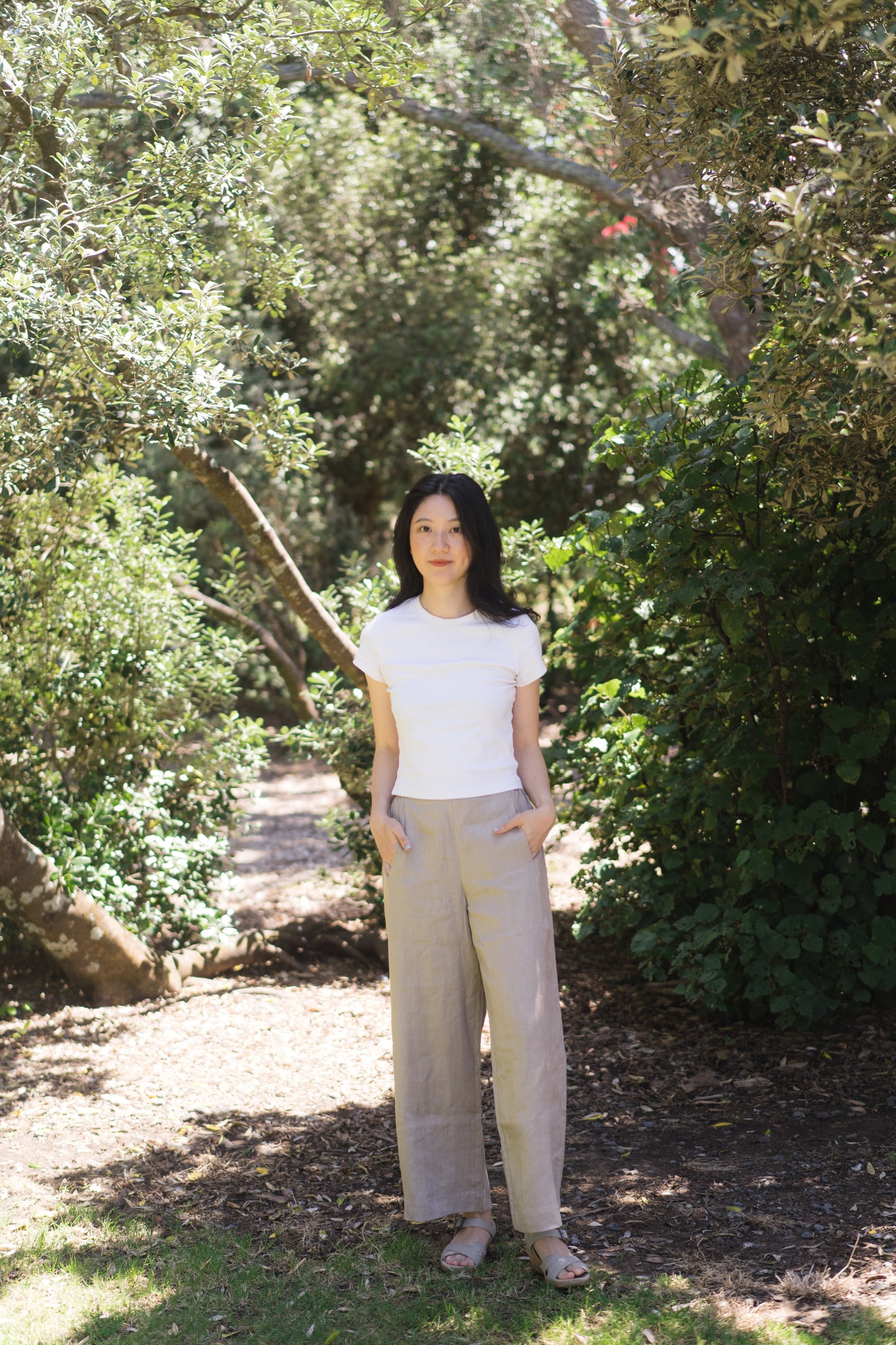 Stretchy wide leg pants in natural, 100% linen