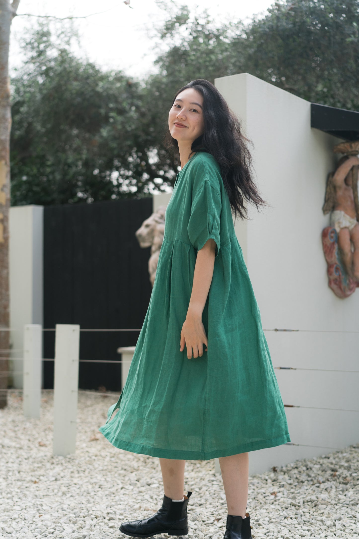 Pleated buttoned tee dress in deep green, 100% linen