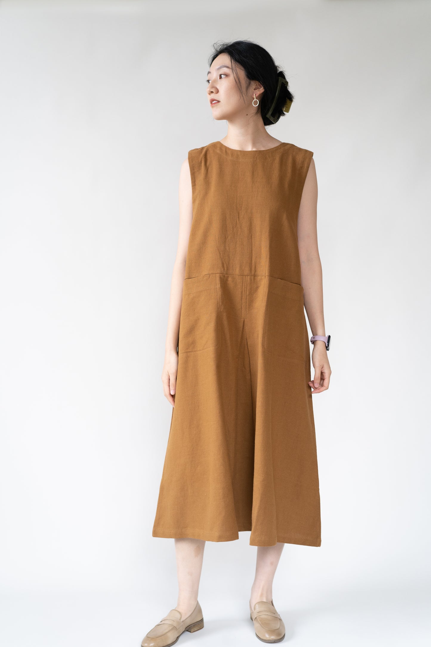 Sleeveless two-sided pinafore dress in brown, cotton and linen blend