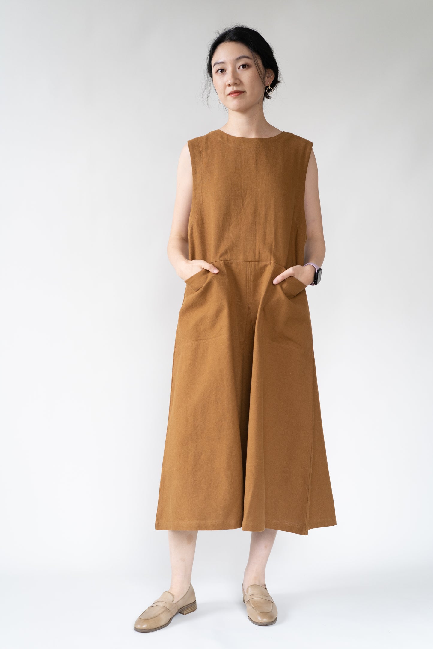 Sleeveless two-sided pinafore dress in brown, cotton and linen blend