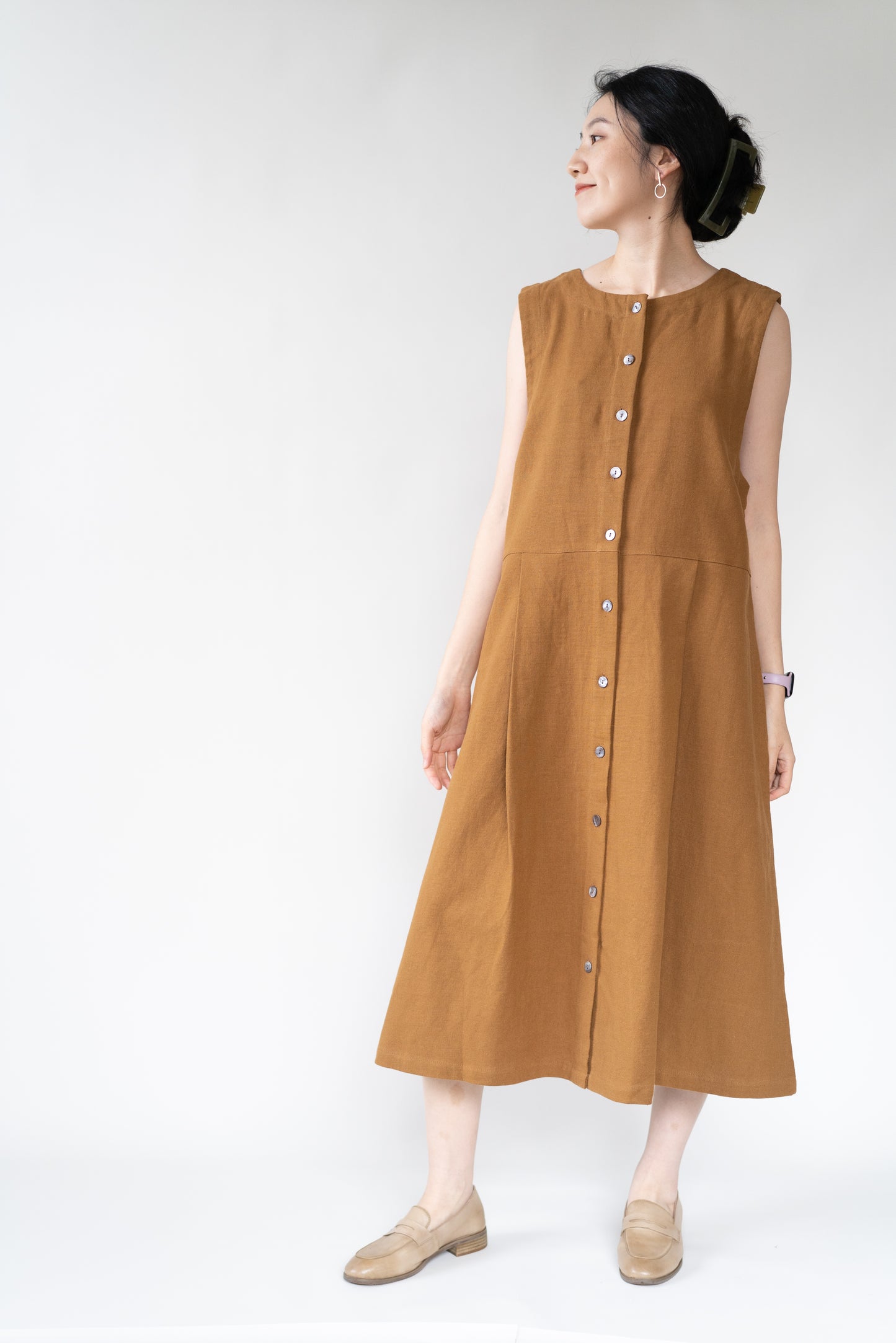 Sleeveless two-sided pinafore dress in brown, cotton and linen blend