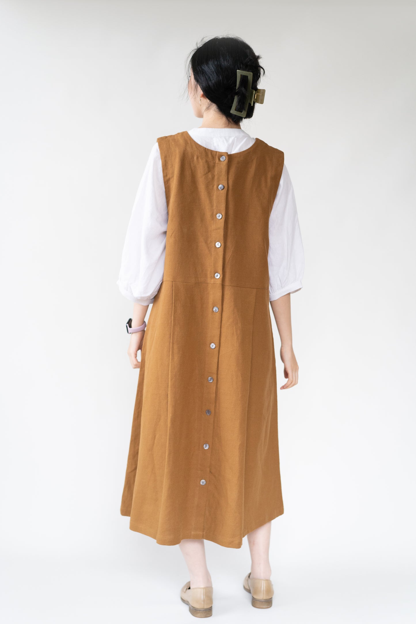 Sleeveless two-sided pinafore dress in brown, cotton and linen blend