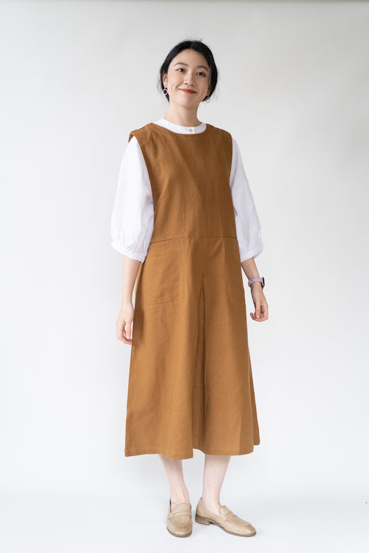 Sleeveless two-sided pinafore dress in brown, cotton and linen blend