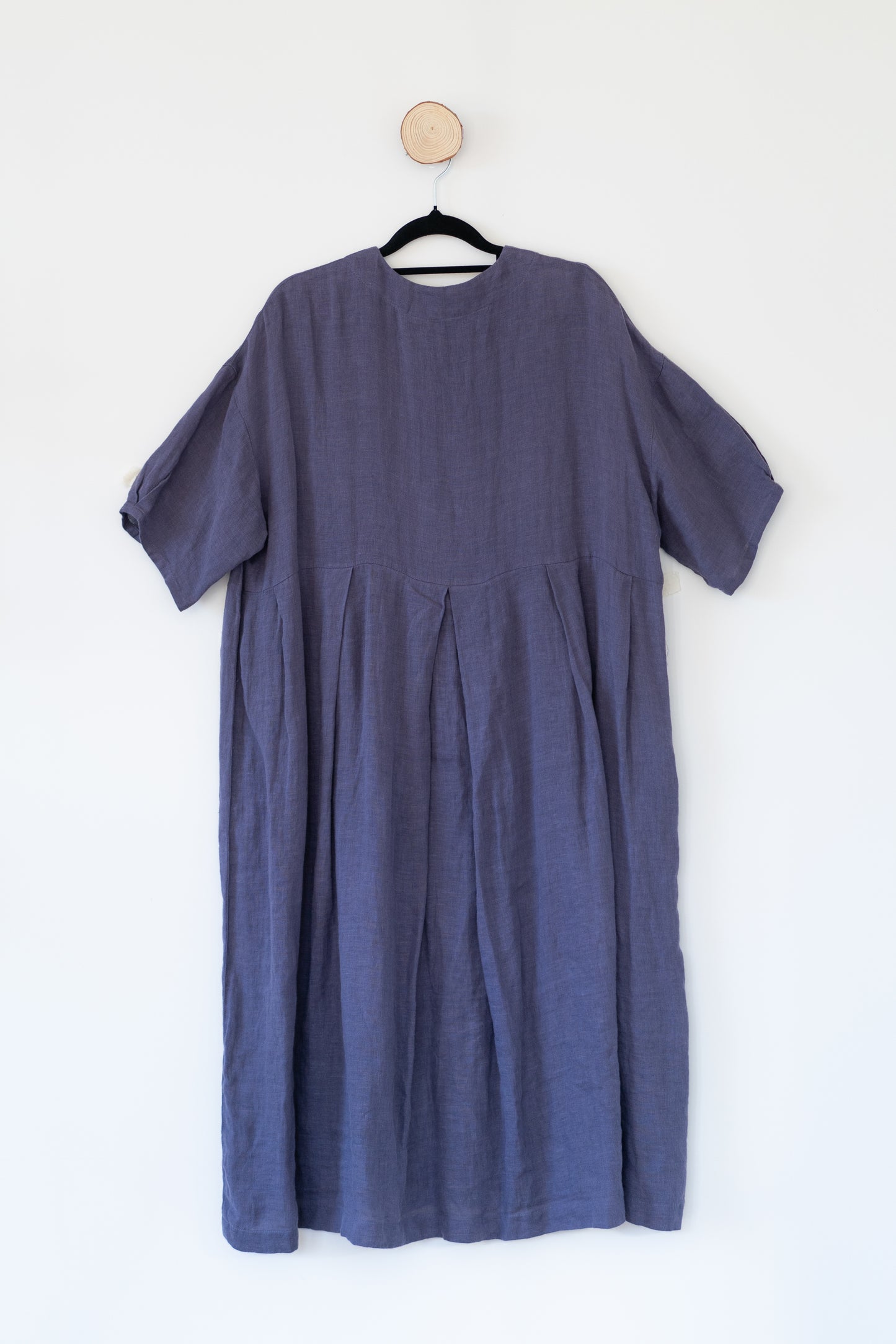 Pleated buttoned tee dress in violet, 100% linen