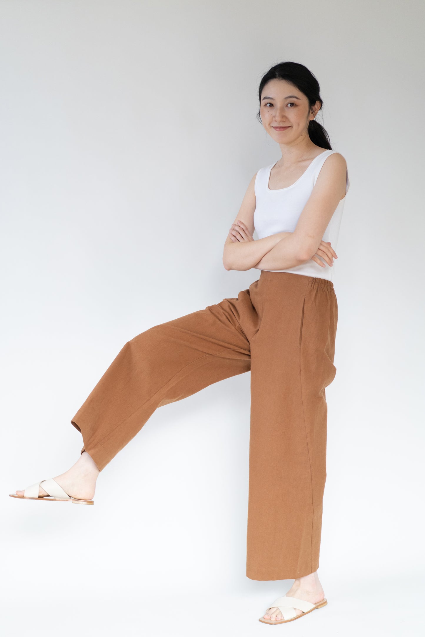 Stretchy wide leg pants in caramel, 100% cotton