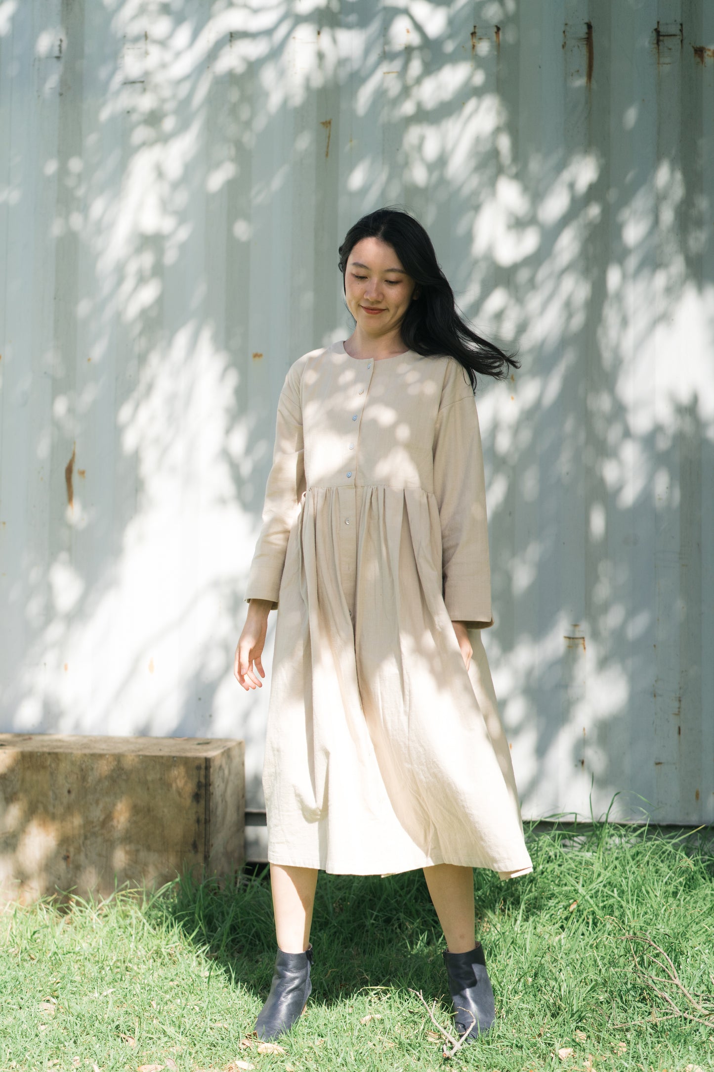 Two-sided dress in cream, cotton and linen blend