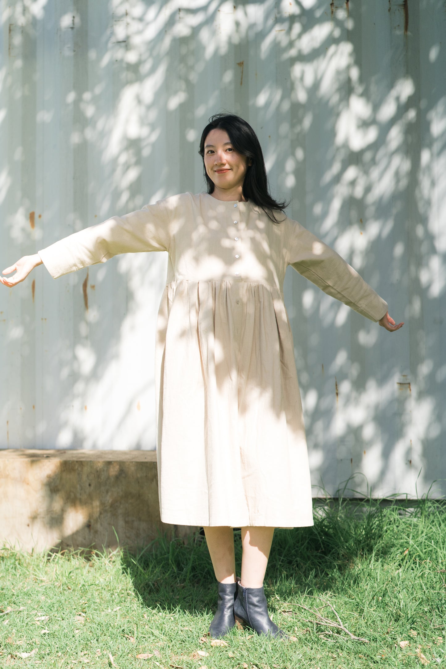 Two-sided dress in cream, cotton and linen blend