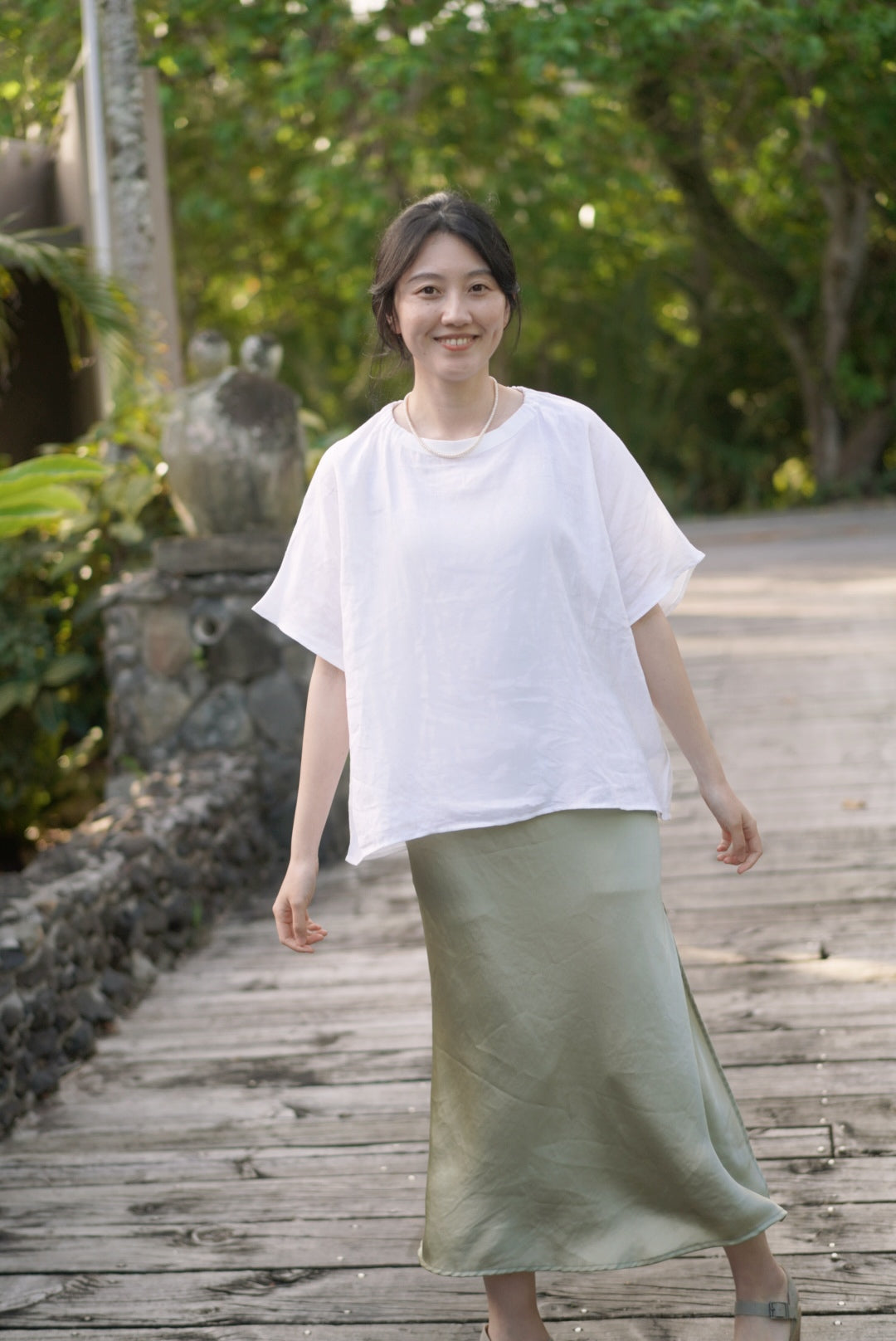 Batwing sleeve shirt in white, 100% linen