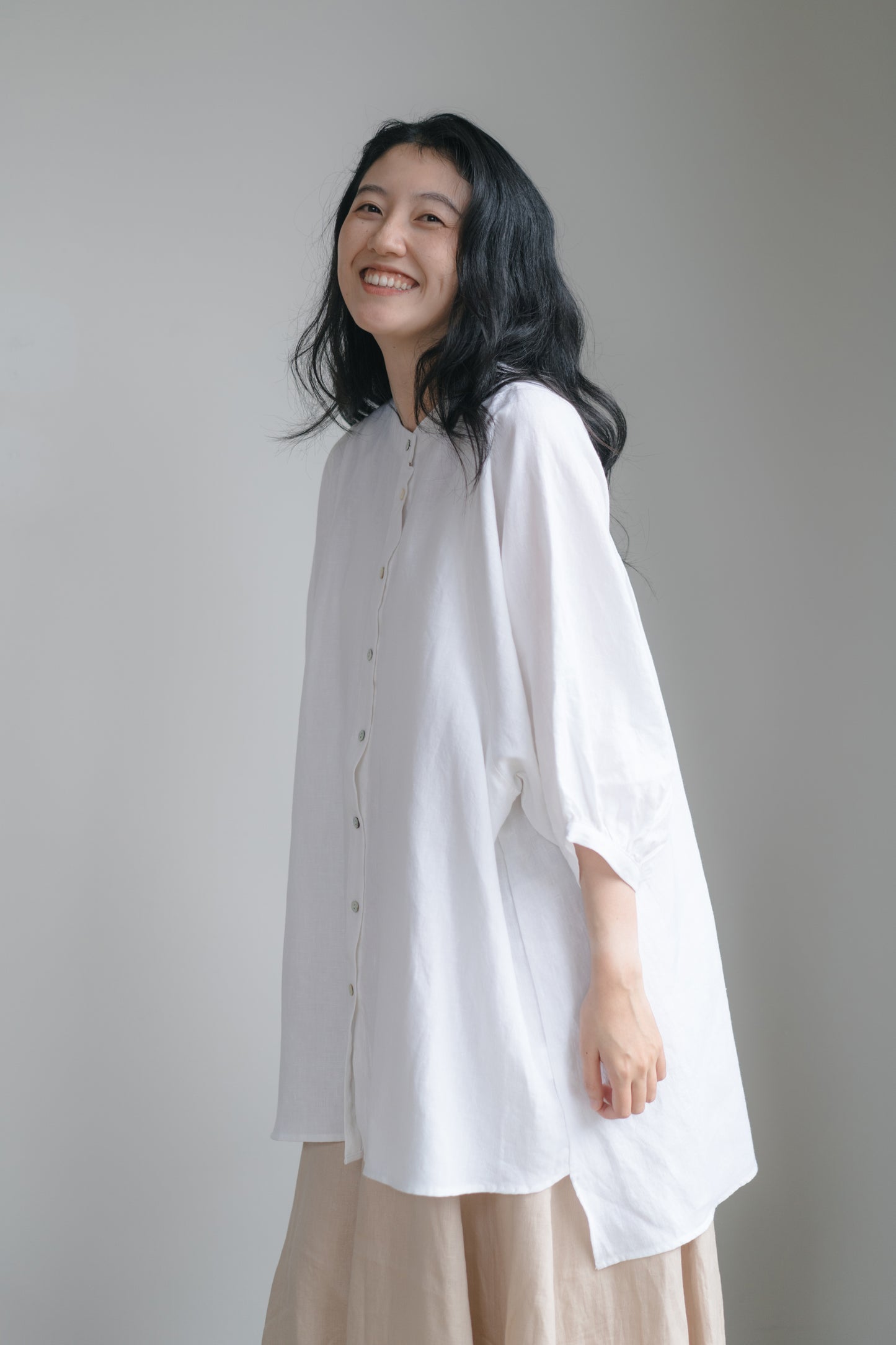 Balloon sleeve shirt in white, 100% linen