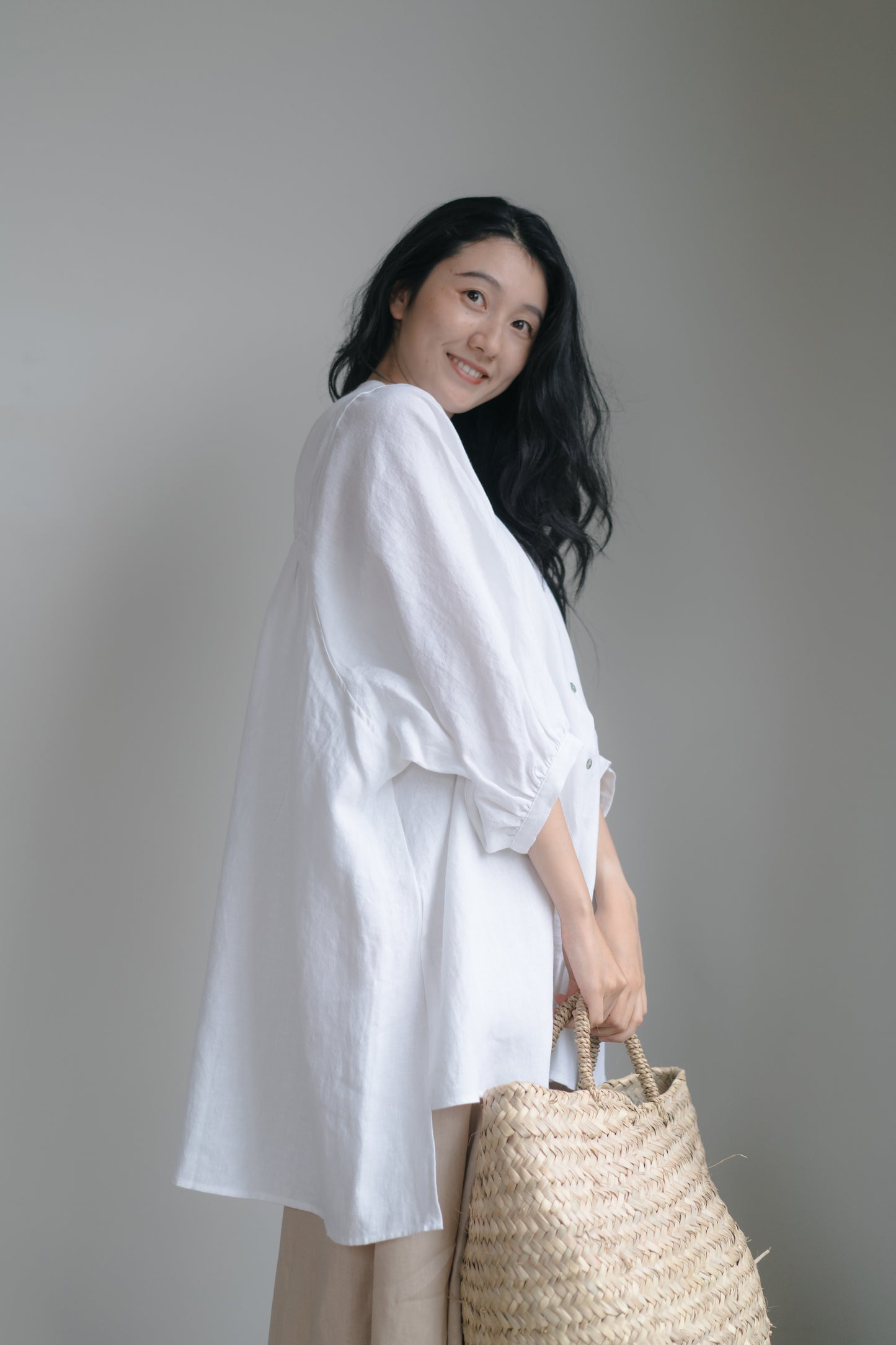 Balloon sleeve shirt in white, 100% linen