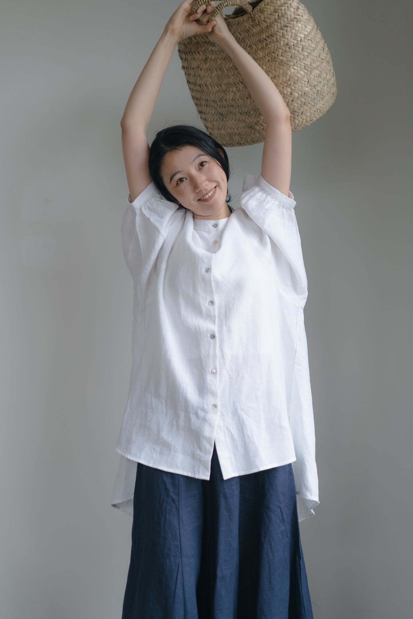 Balloon sleeve shirt in white, 100% linen