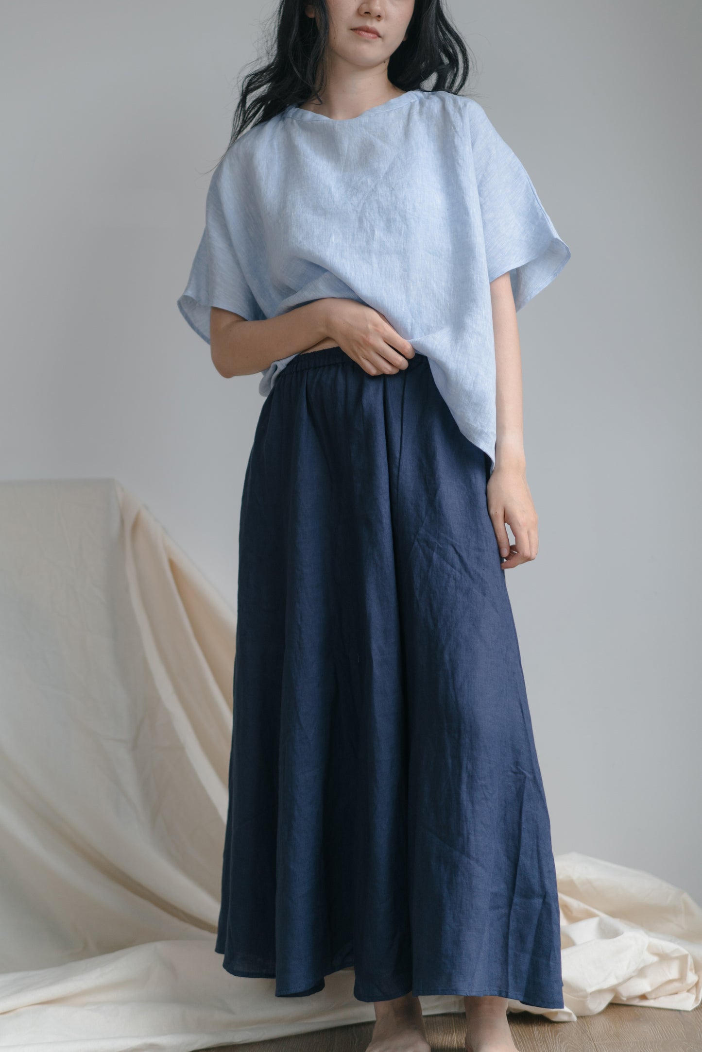 Batwing sleeve shirt in cloudy blue, 100% linen