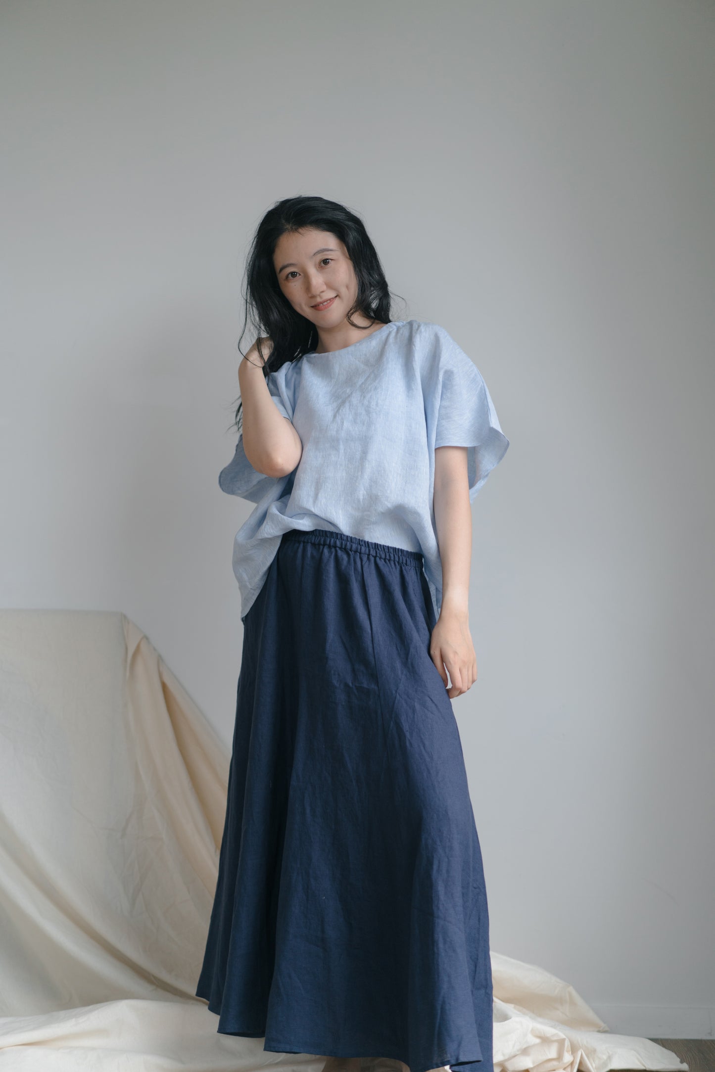 Batwing sleeve shirt in cloudy blue, 100% linen